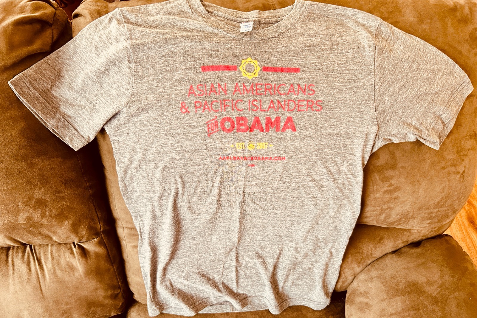AAPI for Barack Obama 2008 women’s ladies size MEDIUM gray T-shirt NEW VERY RARE