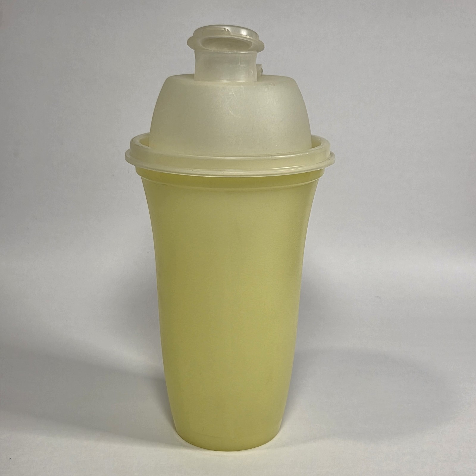 Vintage Tupperware 844 Quick Shake Shaker Mixer Blender Bottle – Yellow 3 Pc Set
