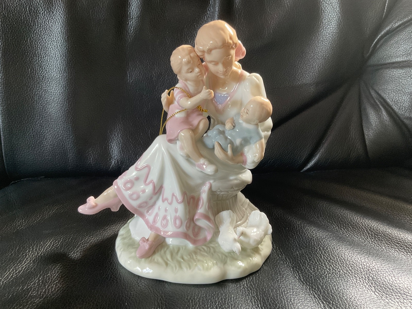 NEVER USED! Roman Inc Valencia Collection Porcelain Mother Baby Child Music Box