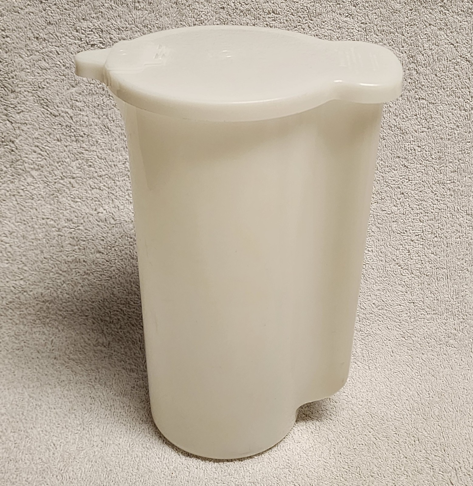 Vintage Tupperware Milk White 2 Quart Pitcher 129 with Lid 625 Flip Up 626