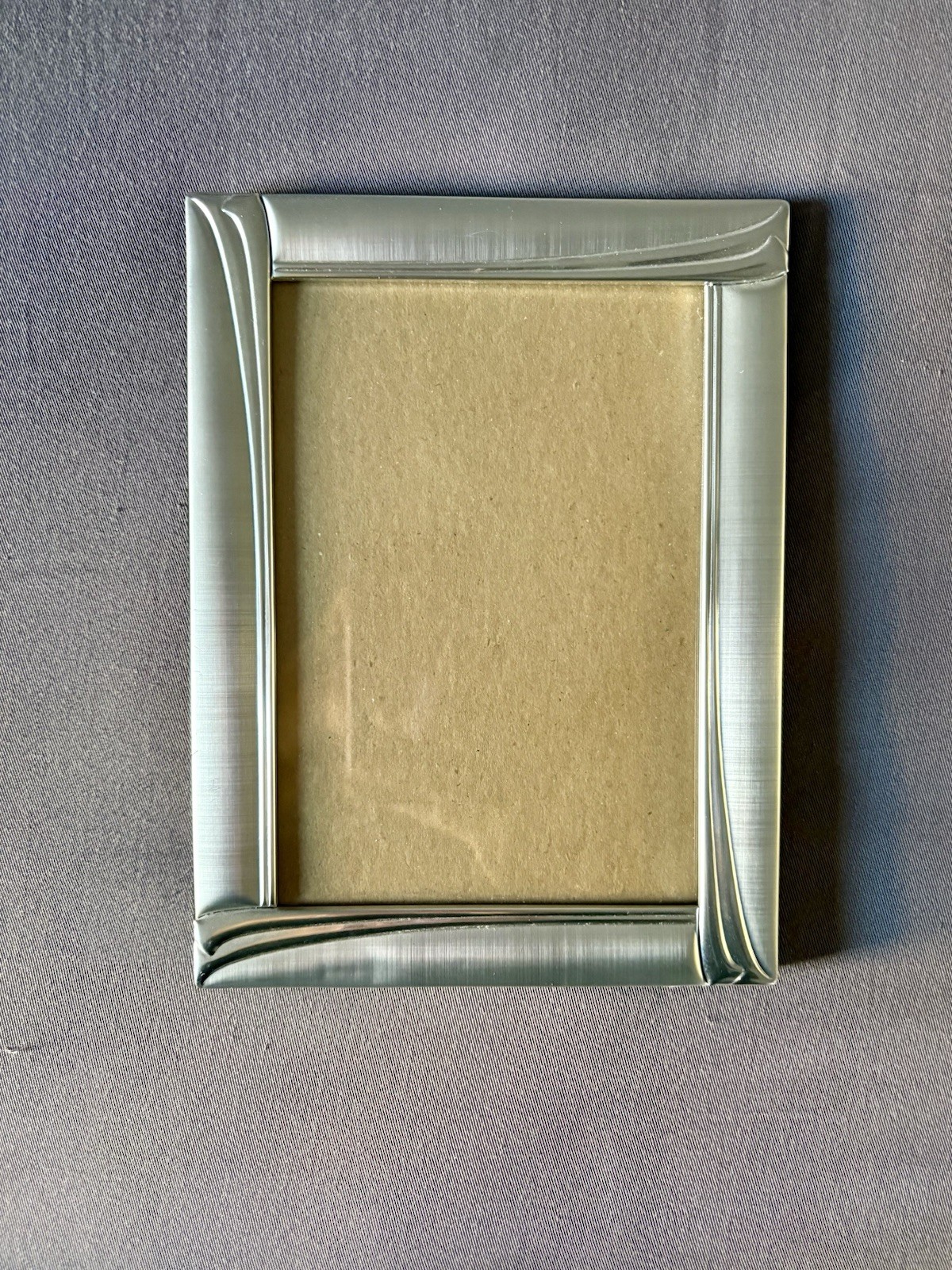 Decorel Silver Tone Photo Picture Frame 5×7 in. Free Standing Only.