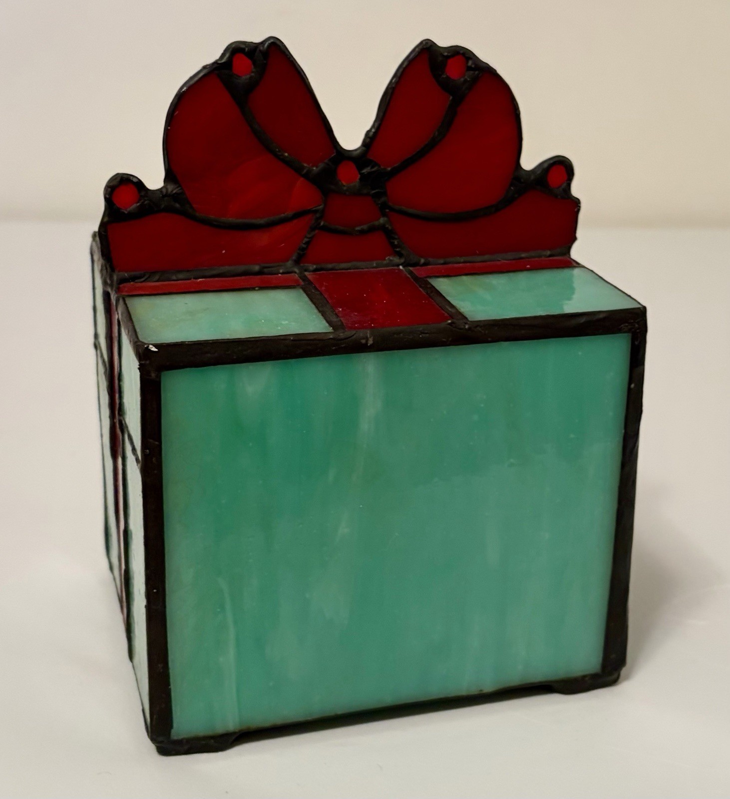 NWOT LED Lighted Gift Package Stained Glass Accent Lamp Christmas Present Xmas