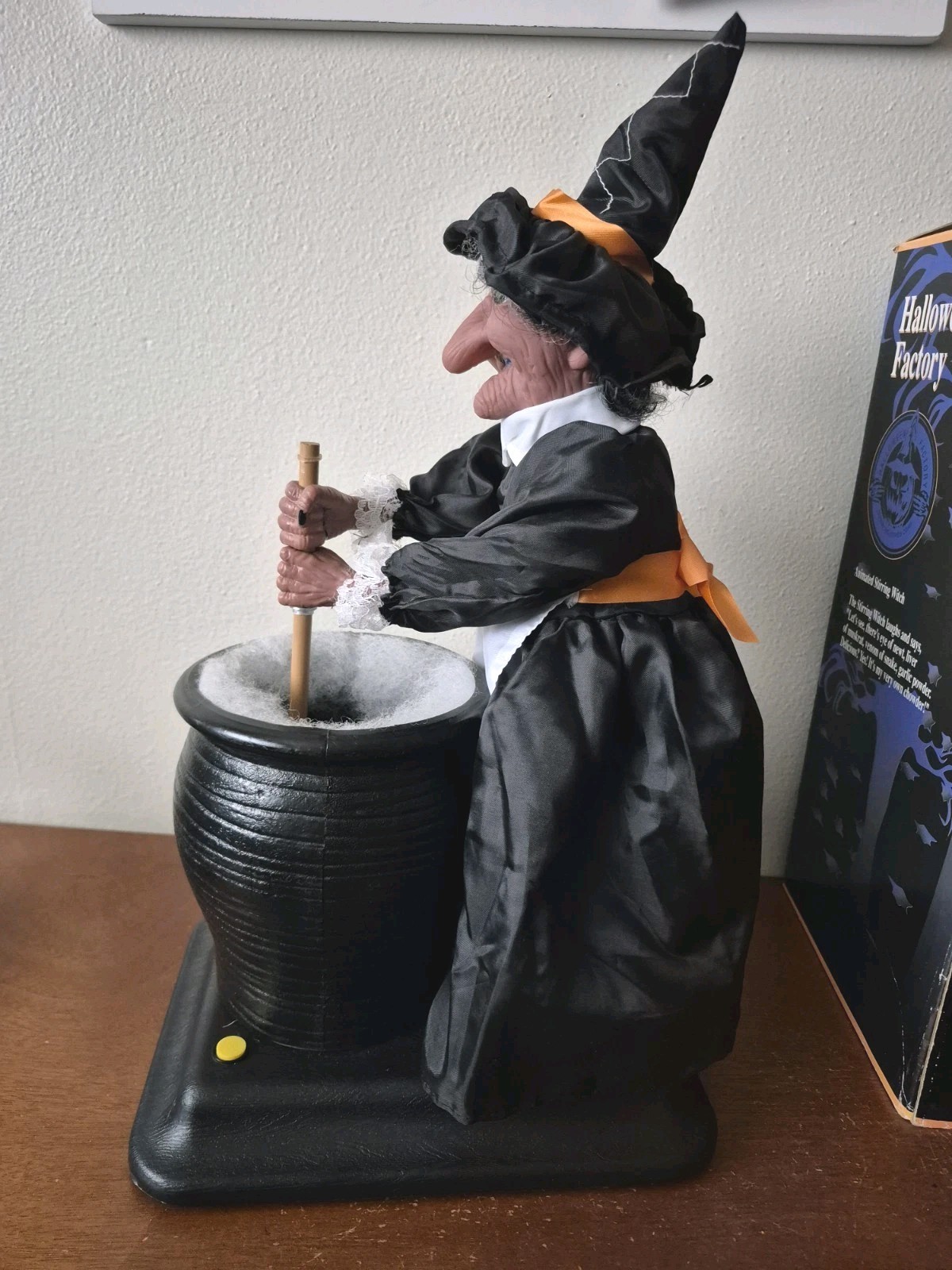 VINTAGE GEMMY ANIMATED TALKING WITCH STIRRING CAULDRON HALLOWEEN W/ORIGINAL BOX