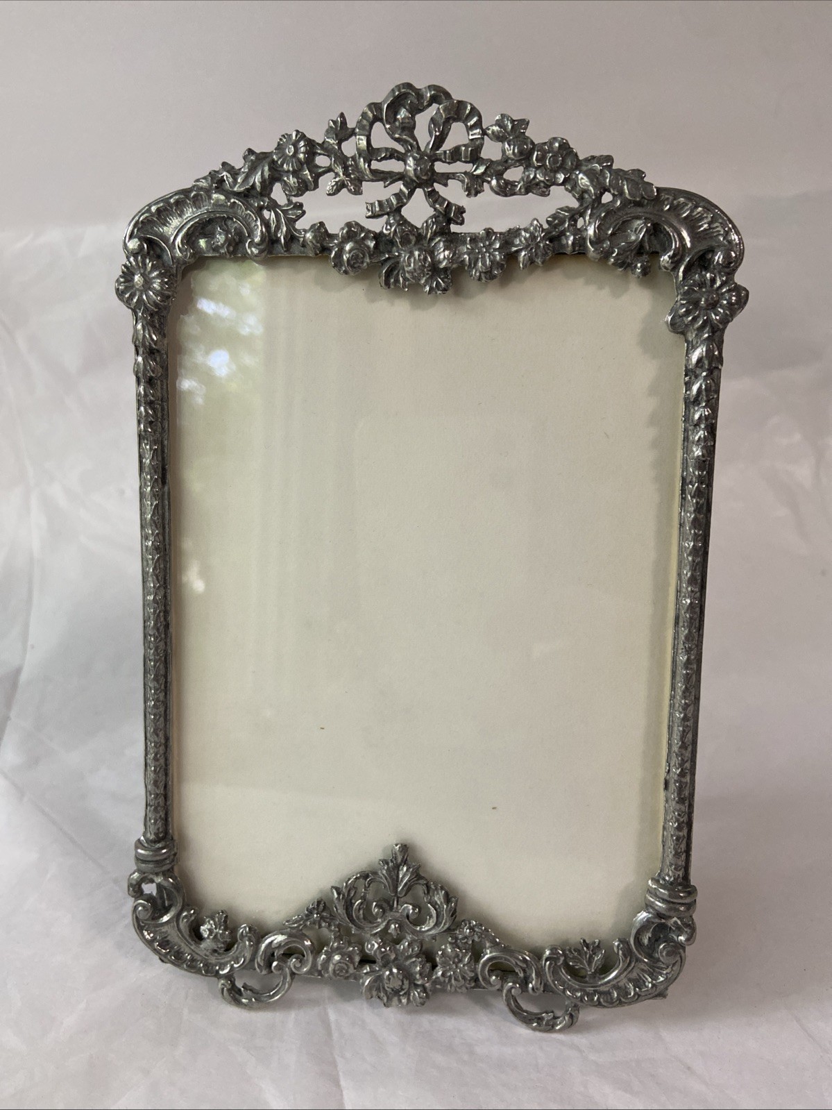 Victorian Style Filigree Silver Tone Picture Frame. 4.5×6 Picture. Frame 7.5×4.5