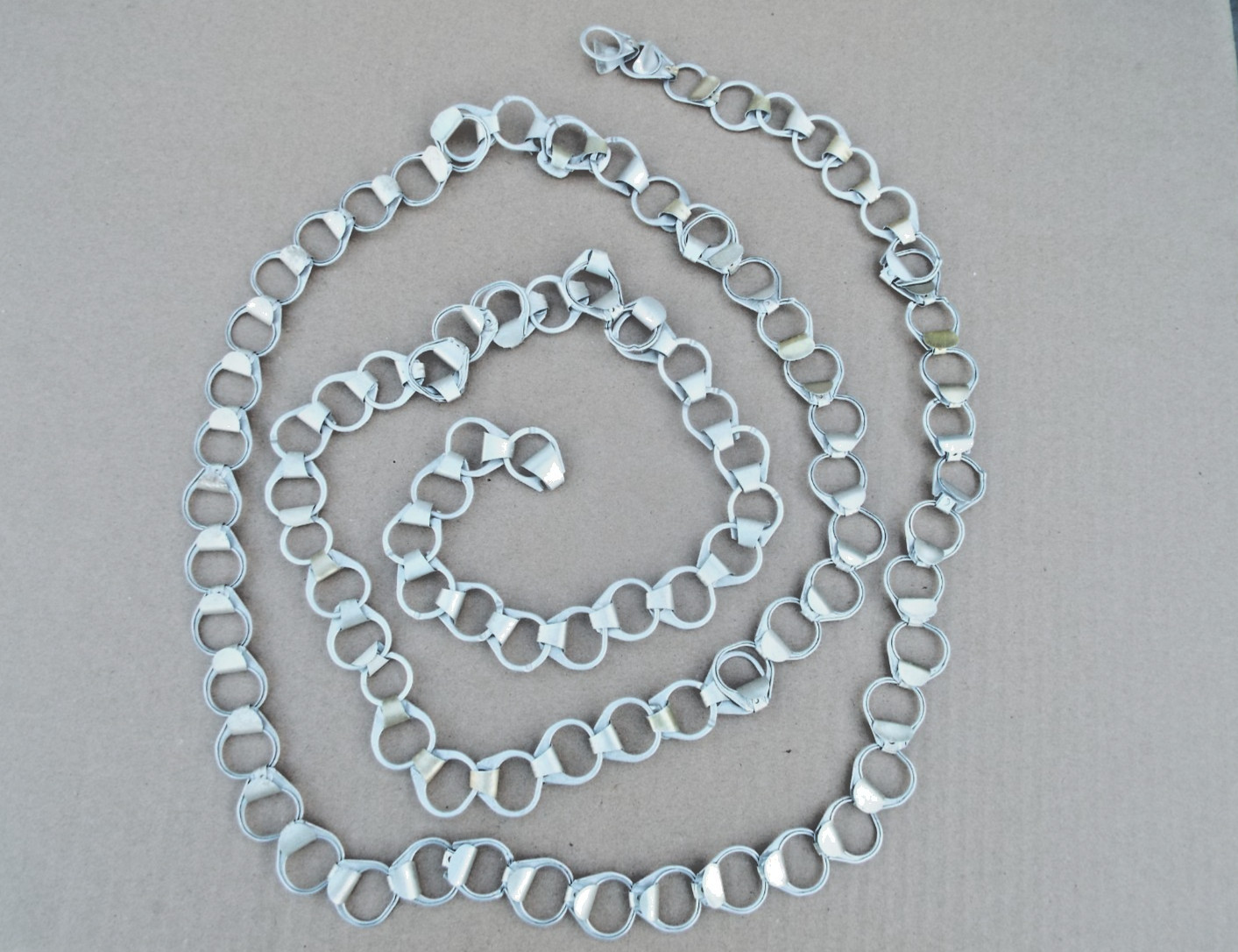 Vintage Soda/Beer Can Tabs 100 pcs. Old Style Beaver Tails Pulltabs Chain