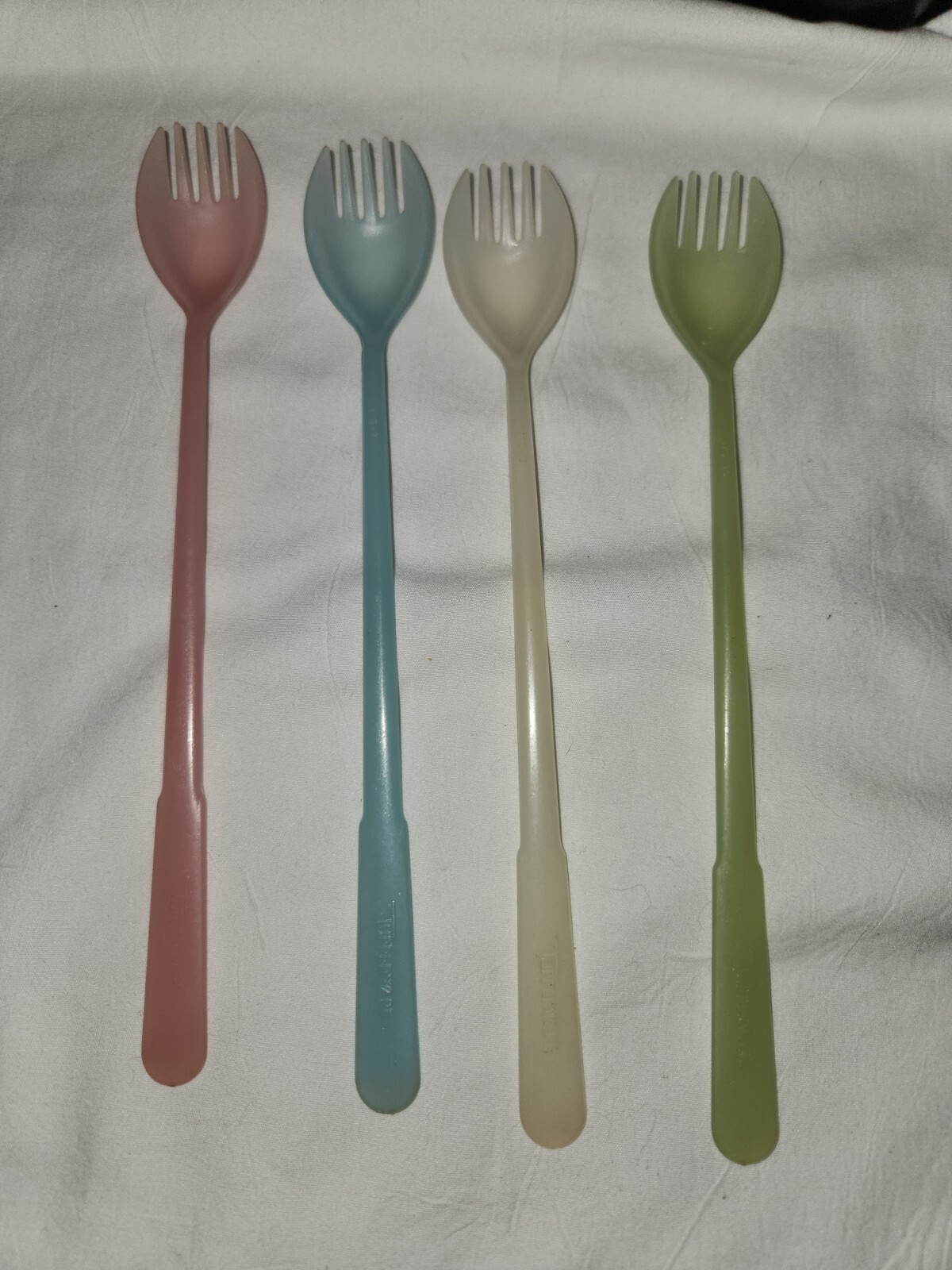 Set of 4 SPORKS Tupperware Long Handle Sporks (Fork Spoon) Pastels 175