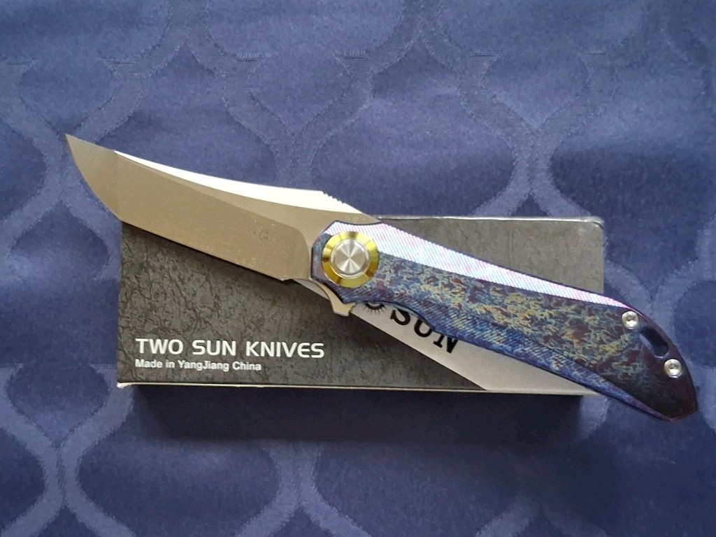🔥TWO SUN – Sabertooth Folding Knife w/Titanium Handle & M390 Blade TS196-Color
