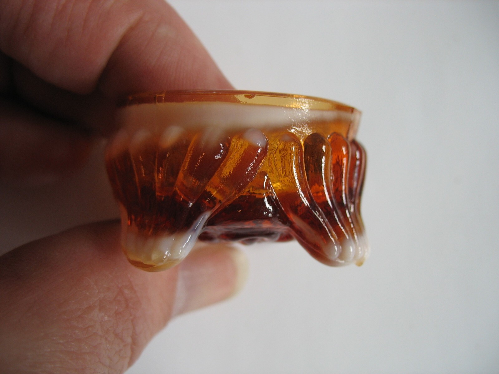 Summit art glass Caprice open salt shell design 1984-2005