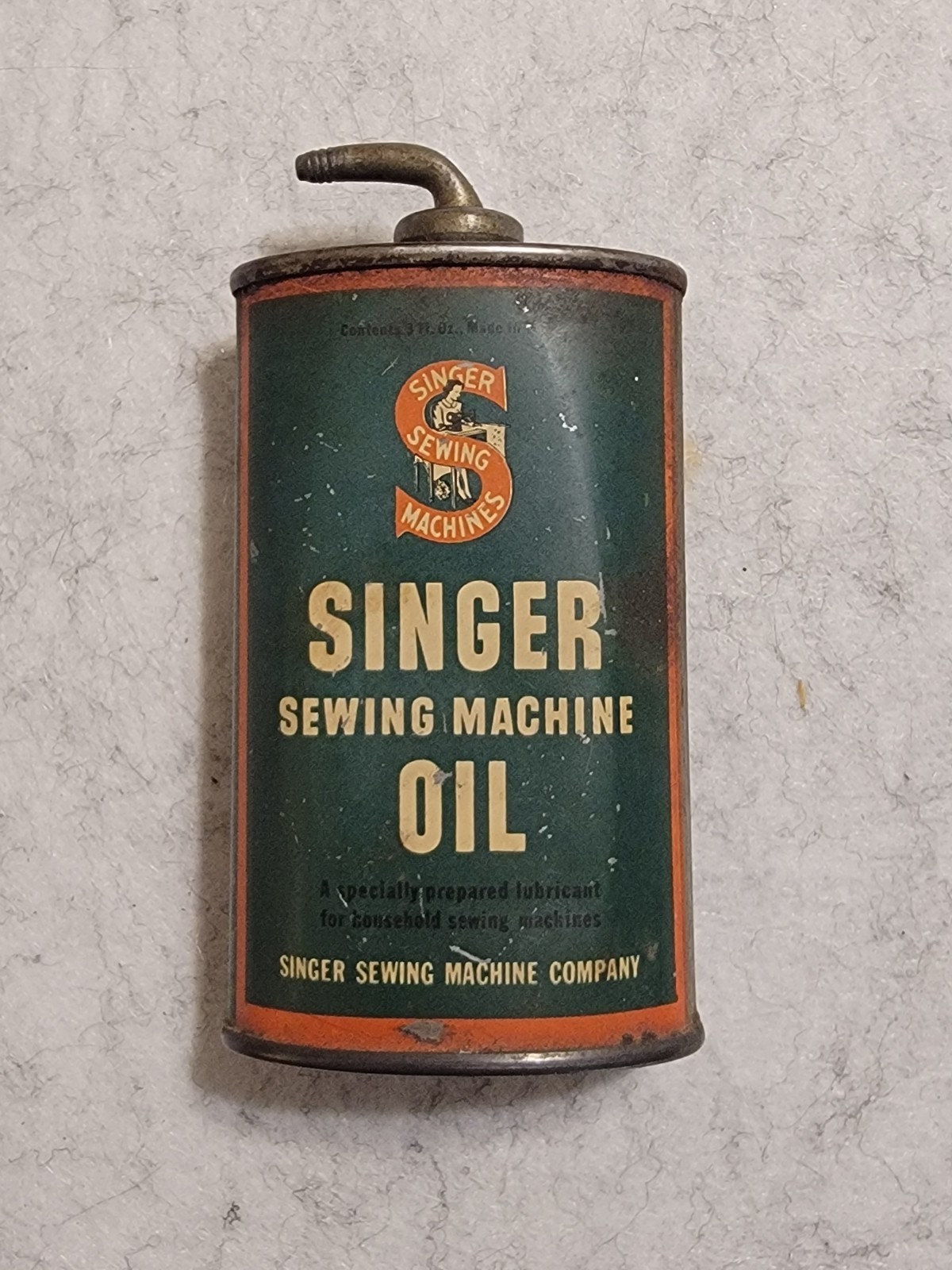 Vintage Singer Sewing Machine Oil Tin Can 3 oz Curved Spout Green Advertising