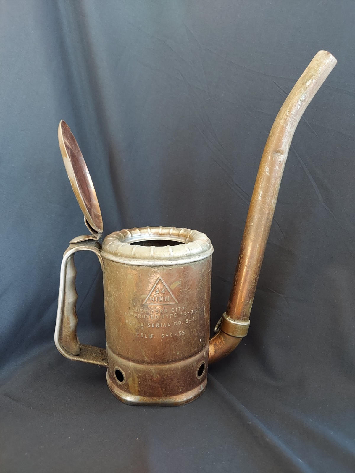 Vintage Swingspout One Quart Oil Can with Lid, Pivoting Long Spout, 44 Minn.