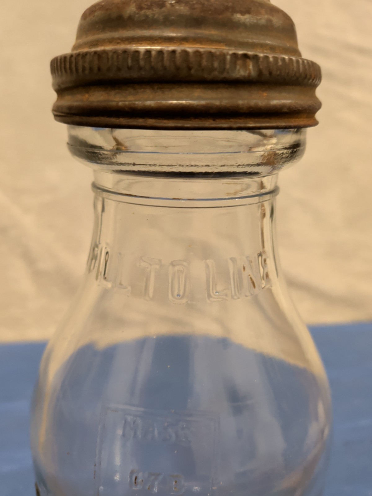 Antique Master Mfg Co 1 Quart Glass Motor Oil Bottle Metal Spout