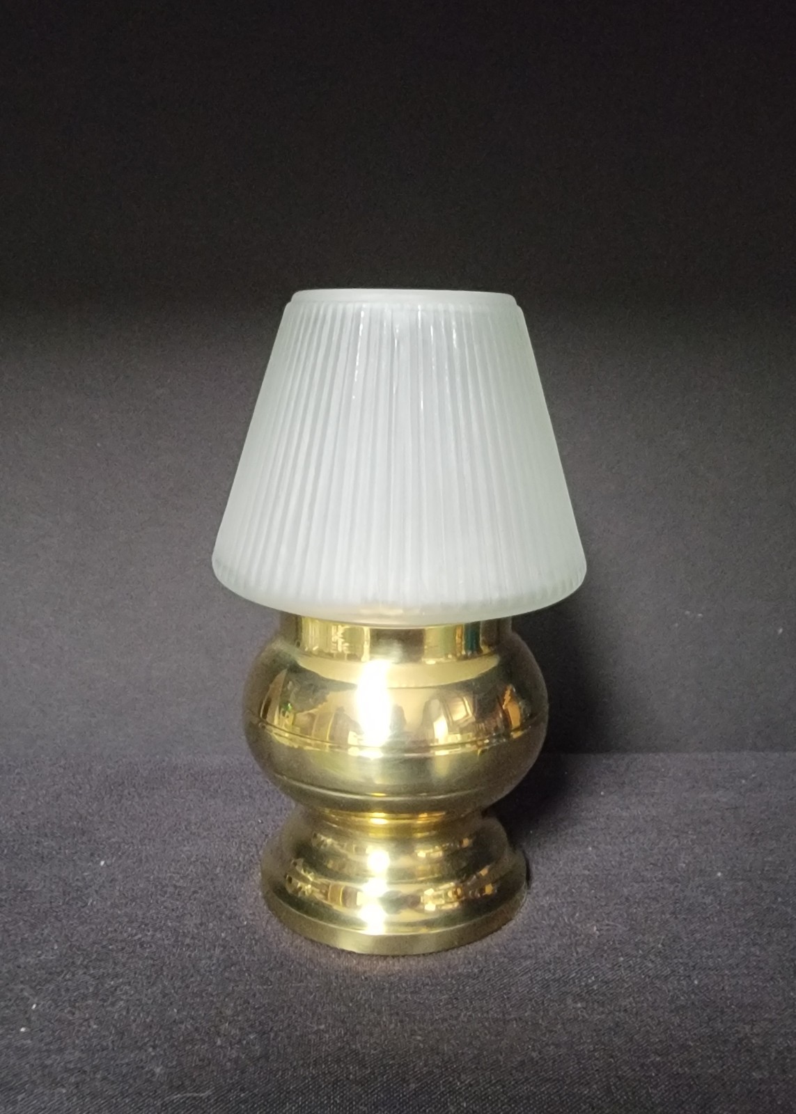 VINTAGE BRASS & GLASS CANDLE LAMP / LIGHT