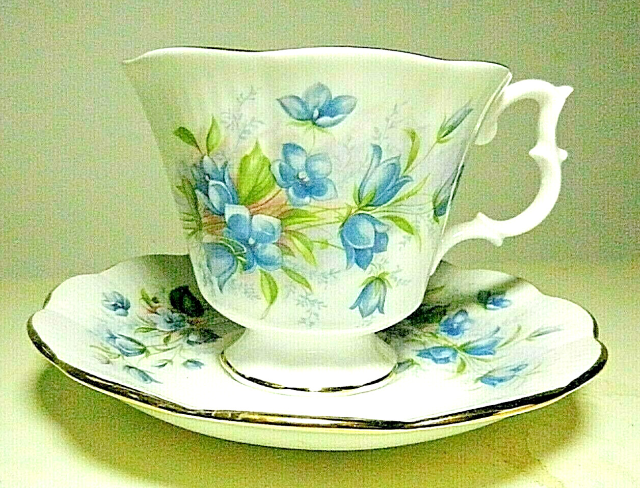 Blue Bell Flowers Pattern-Royal Albert Tea Cup & Saucer-Made in England VTG