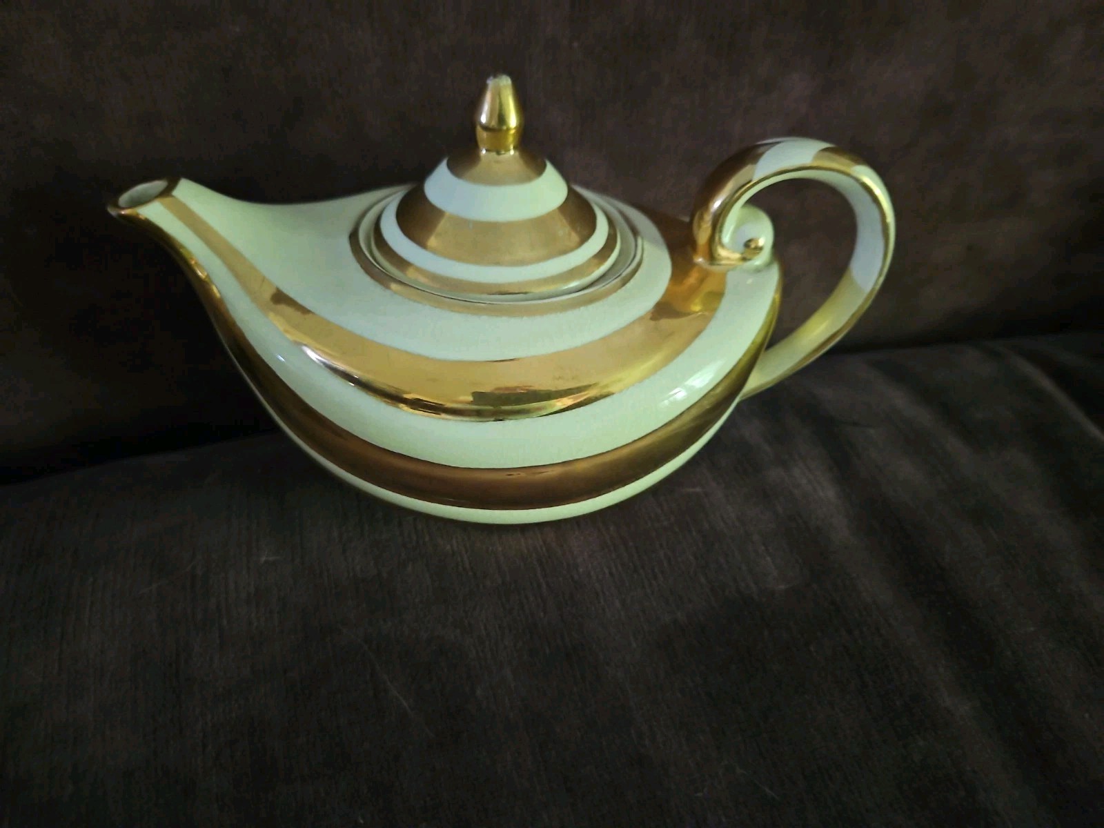 Rare/Vintage ARTHUR WOOD Gold/Beige Genie Teapot Excellent Condition