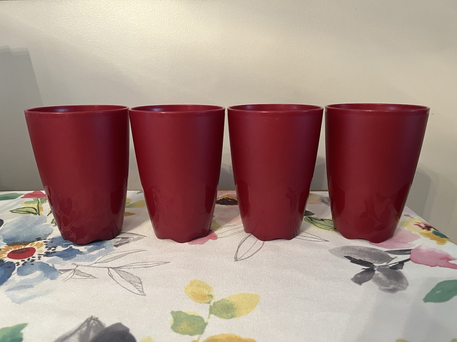 Tupperware – Red Open House Floresta Tumblers – 18oz – 4793A – Set of 4