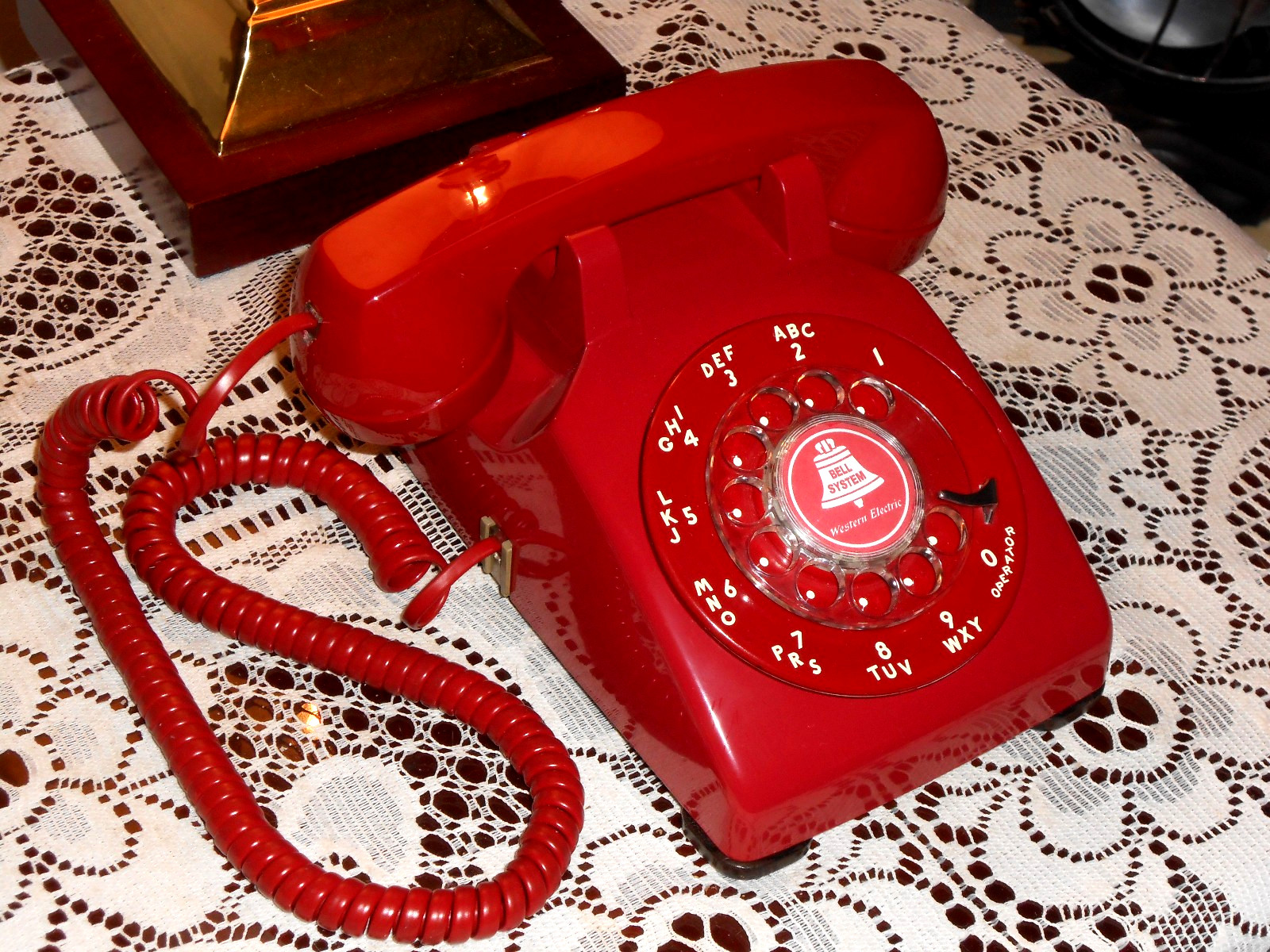 EXCELLENT VINTAGE WESTERN ELECTRIC RED HOT CLASSIC ROTARY DIAL DESK PHONE WORKS!