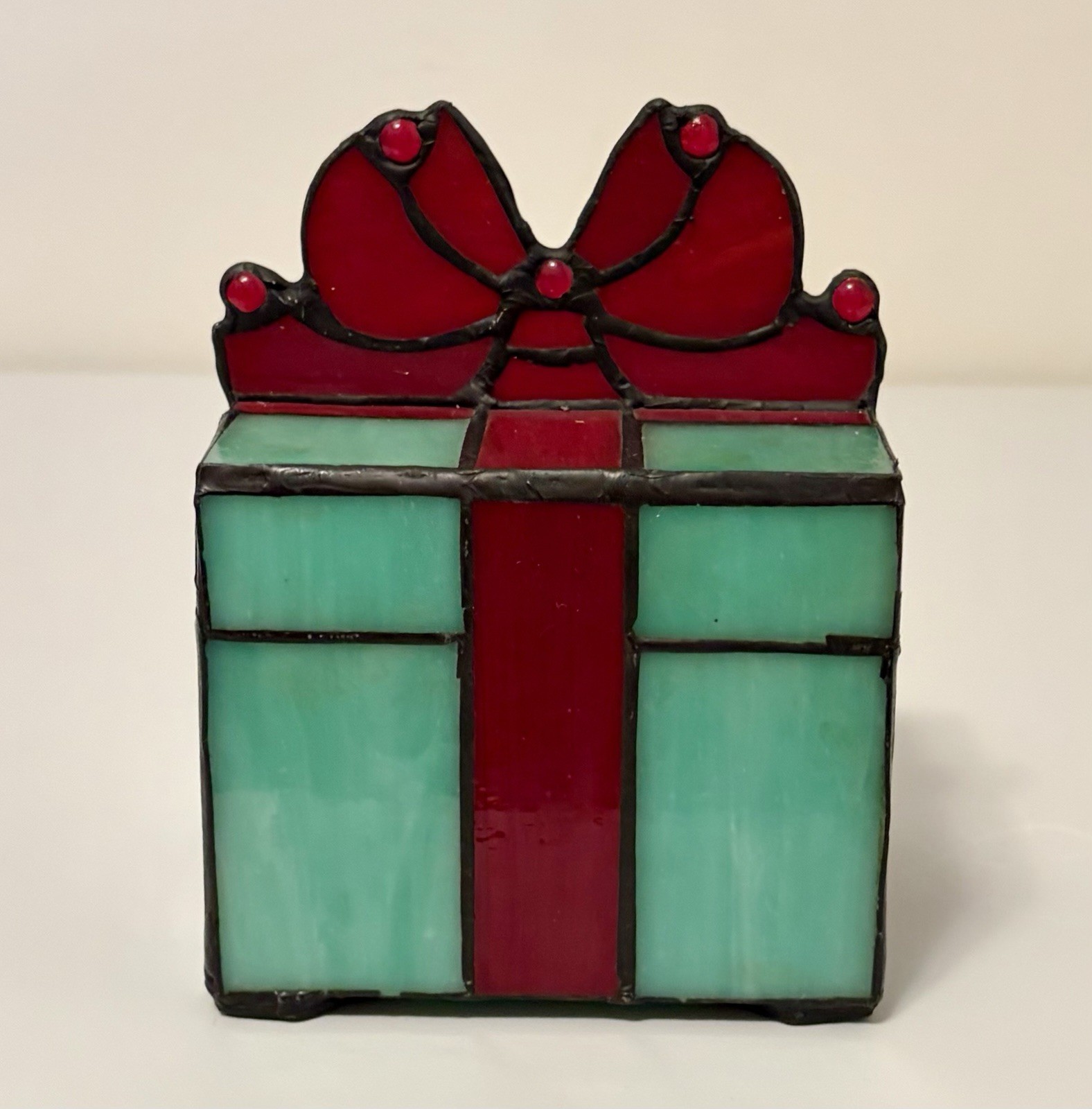 NWOT LED Lighted Gift Package Stained Glass Accent Lamp Christmas Present Xmas