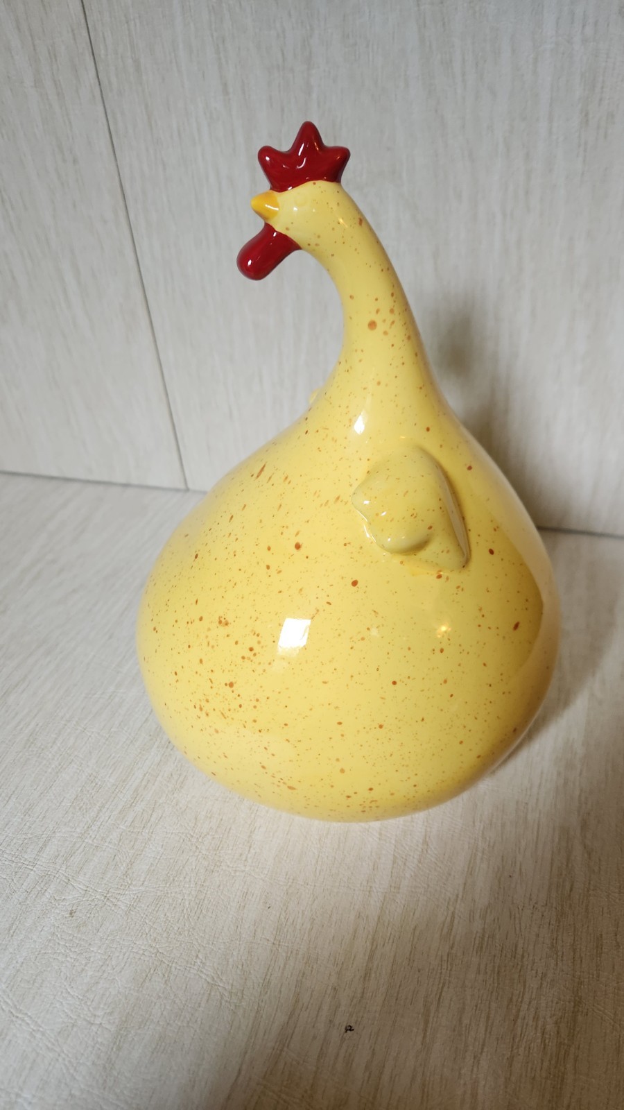 VINTAGE CERAMIC HEN FIGURINE FROM THE ” LES POULES” COLLECTION