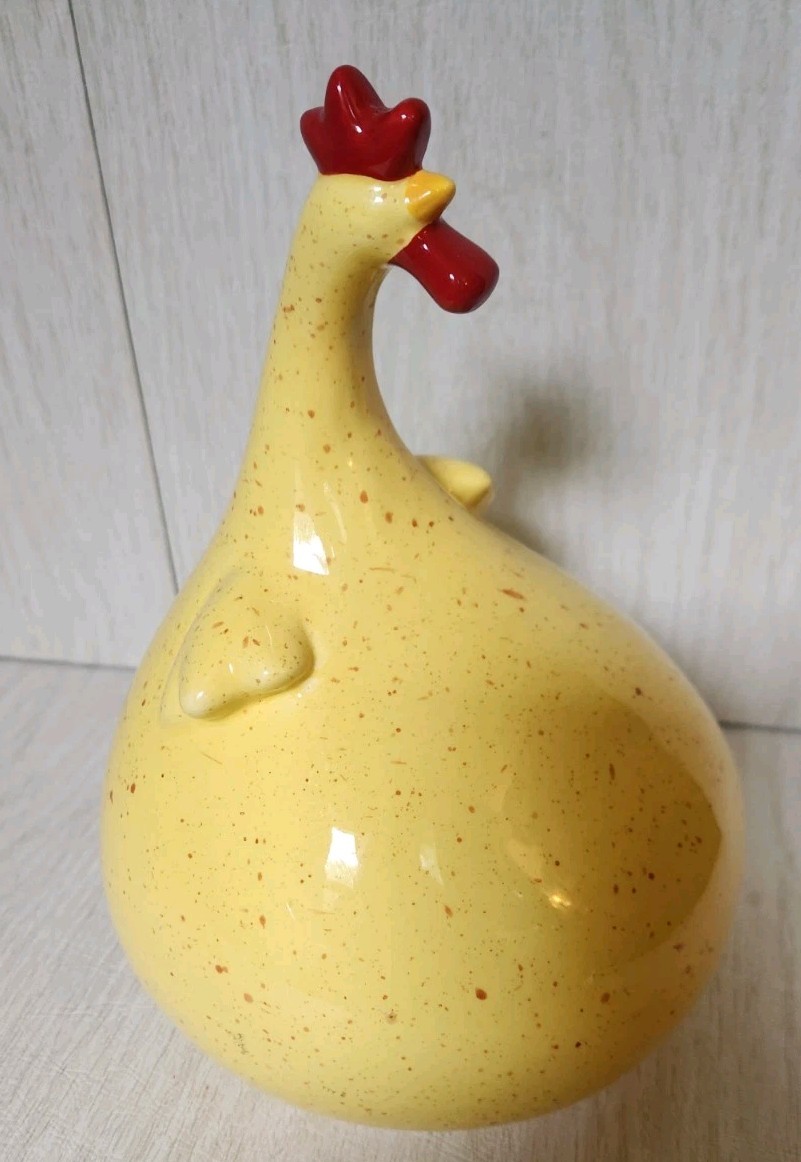VINTAGE CERAMIC HEN FIGURINE FROM THE ” LES POULES” COLLECTION