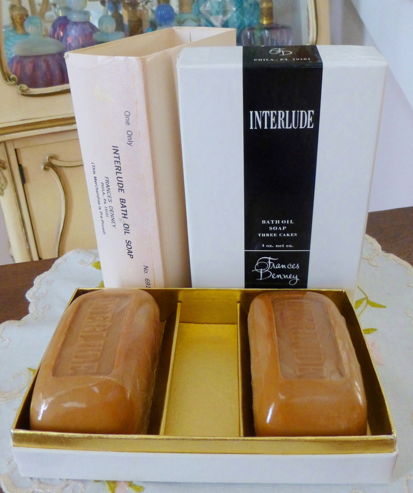 VTG 1960s Frances Denney INTERLUDE Perfumed Bath Oil Soap 2-Pc Set 4 Oz Each