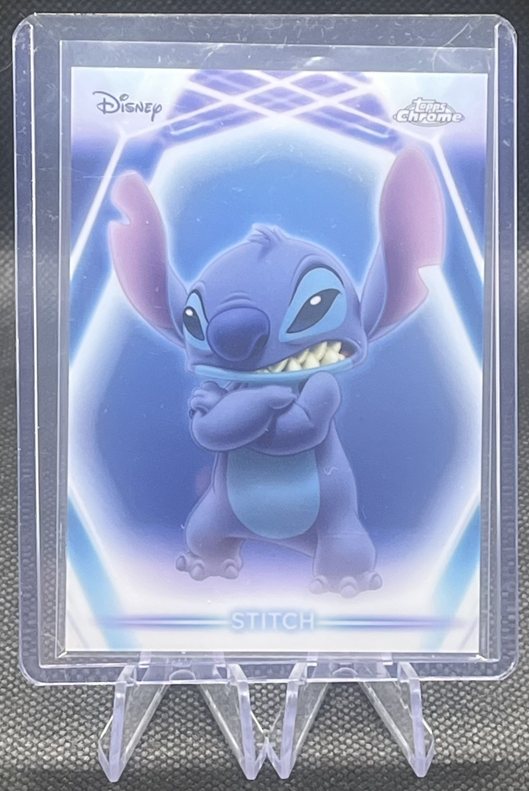 Stitch – 2026 Topps Disney Neon – Lilo & Stitch – Chrome Neon Etch – #CNE-14