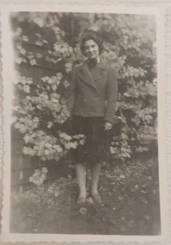 Pretty Lady In Skirt & Blazer, Vintage 1940s Photo, Small 2 3/8 X 3 3/8 Inches