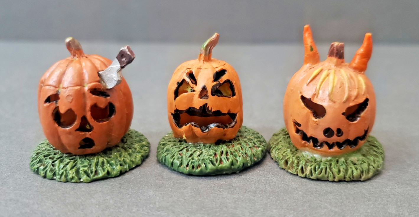 LOT of Lemax Spooky Town Pumpkin Patch Stand & Pumpkin People Figures Figurines