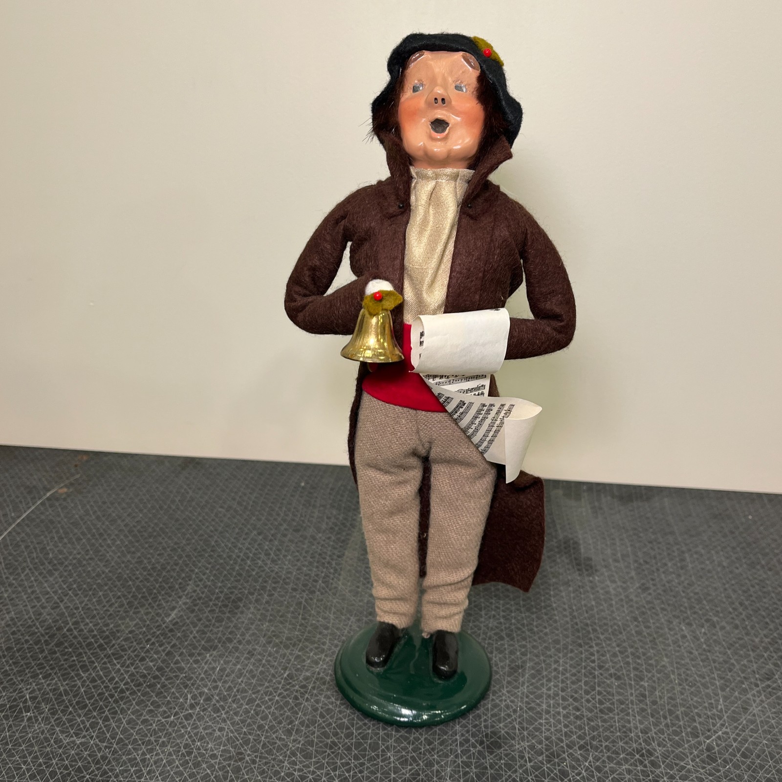 Byers Choice Caroler Man with Bell and Sheet Music, Brown Coat, 1991 NEW