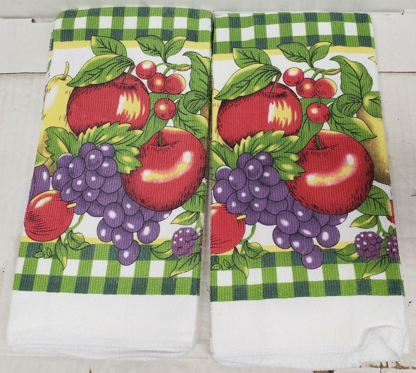 2 SAME KITCHEN MICROFIBER TOWELS (15″x25″) BRIGHT FRUITS