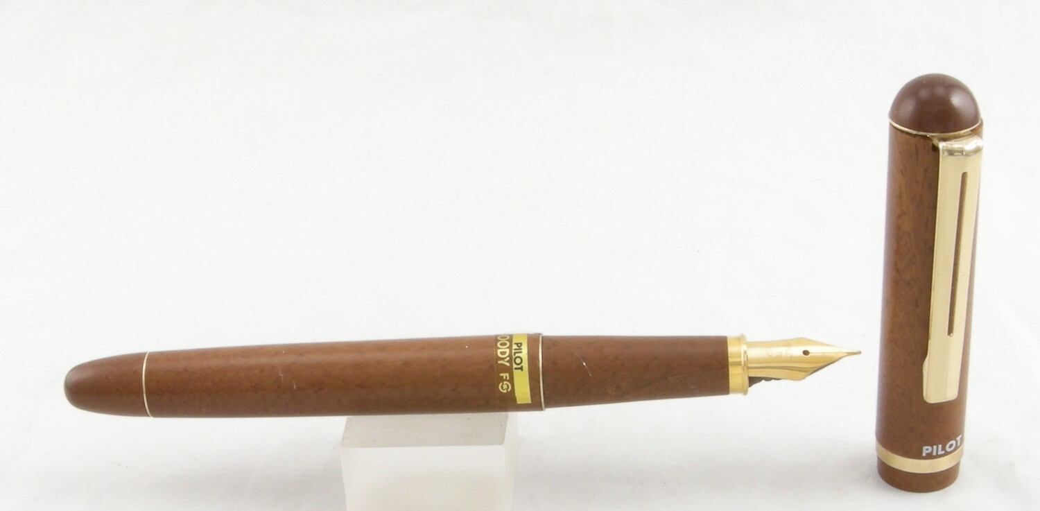 Pilot Woody Wood-Like & Gold Fountain Pen – Fine Nib – 1970’s – New-Old-Stock
