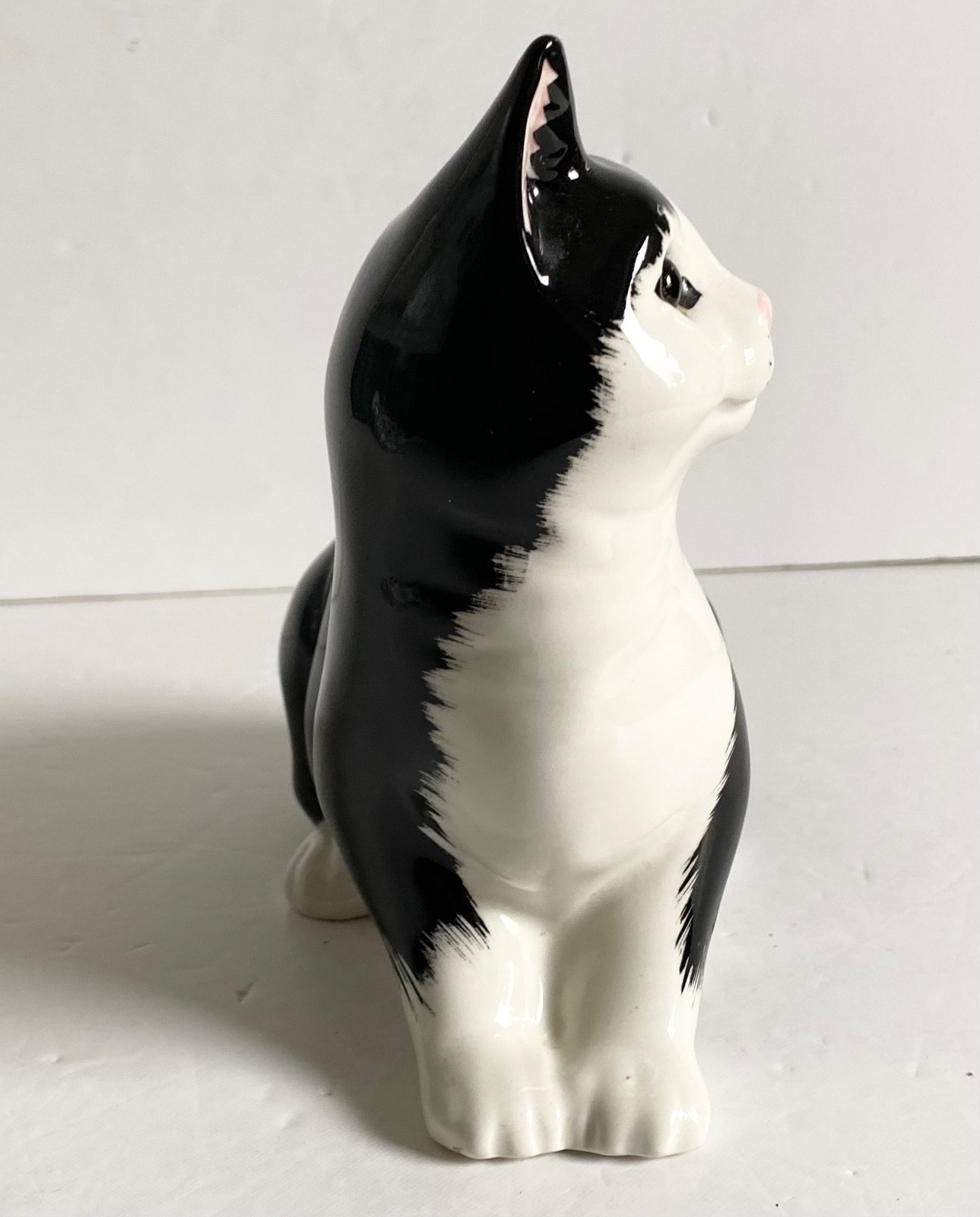 CAT FIGURINE CERAMIC BLACK & WHITE YELLOW EYES SITTING 6.25″ HIGH VINTAGE UK