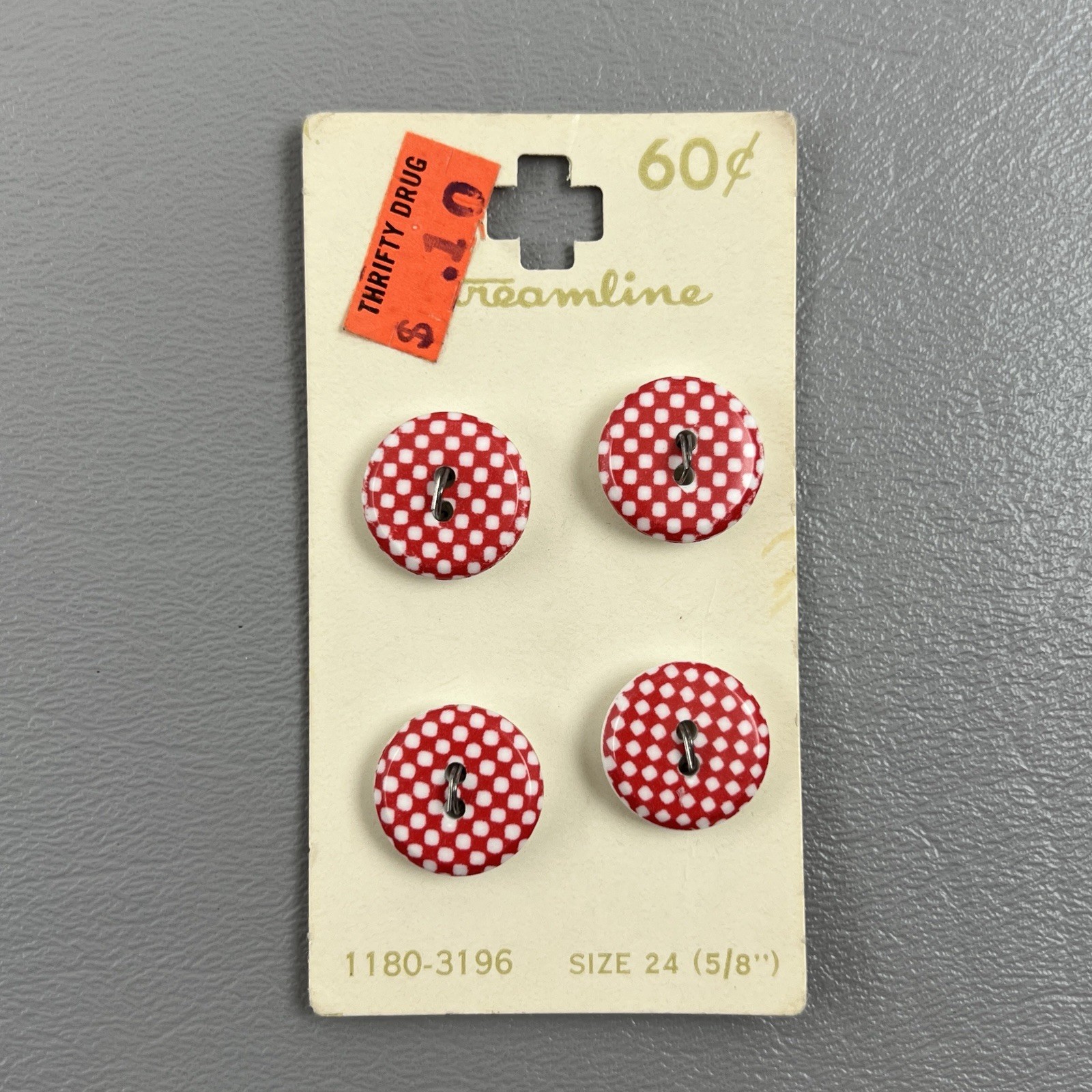 Streamline Buttons 1180-3196 Size 24 5/8” Red White Gingham Buttons 4 Count