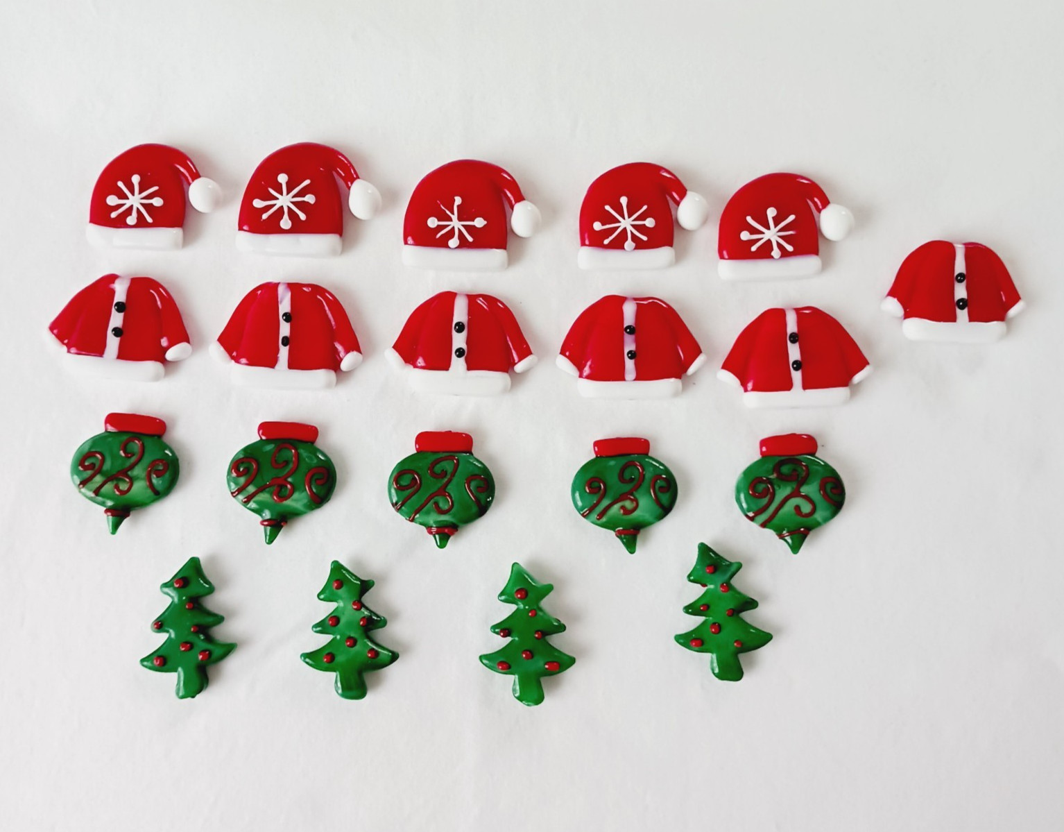 20 Glass Christmas Figures Flat 1 1/4 inches Santa Hat Coat Tree Crafts Decor