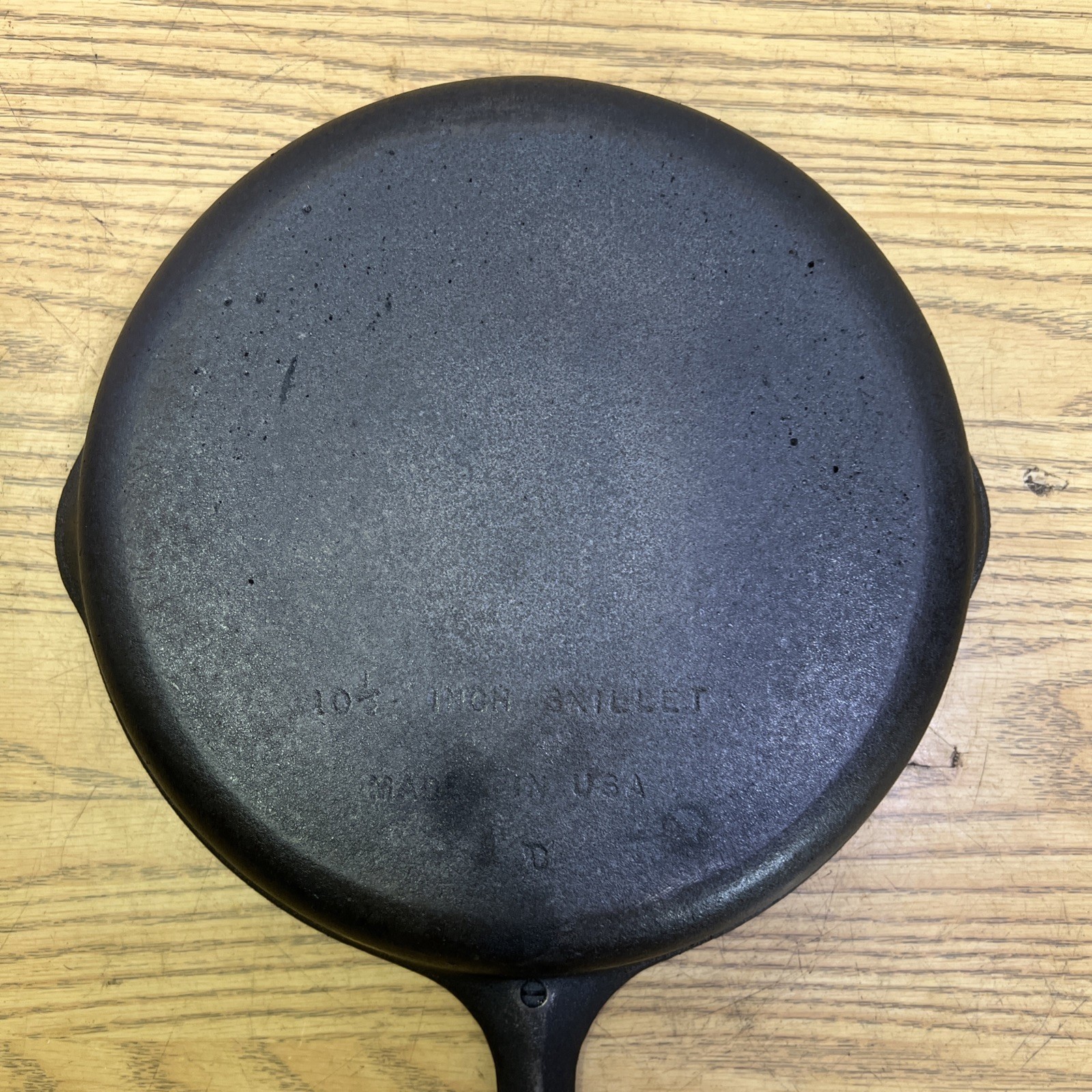 Vintage Unmarked Wagner No. 8 Cast Iron Skillet 10 1/2 Inch Made in USA Restored