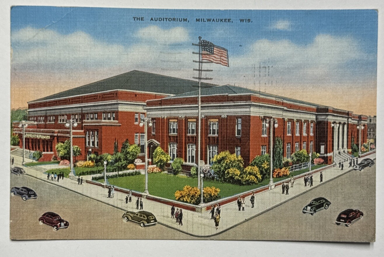 Vintage Cars, People Outside of Auditorium, Milwaukee Wisconsin, Postcard