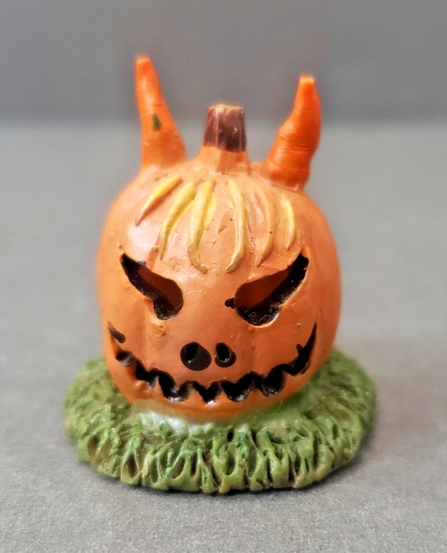 LOT of Lemax Spooky Town Pumpkin Patch Stand & Pumpkin People Figures Figurines