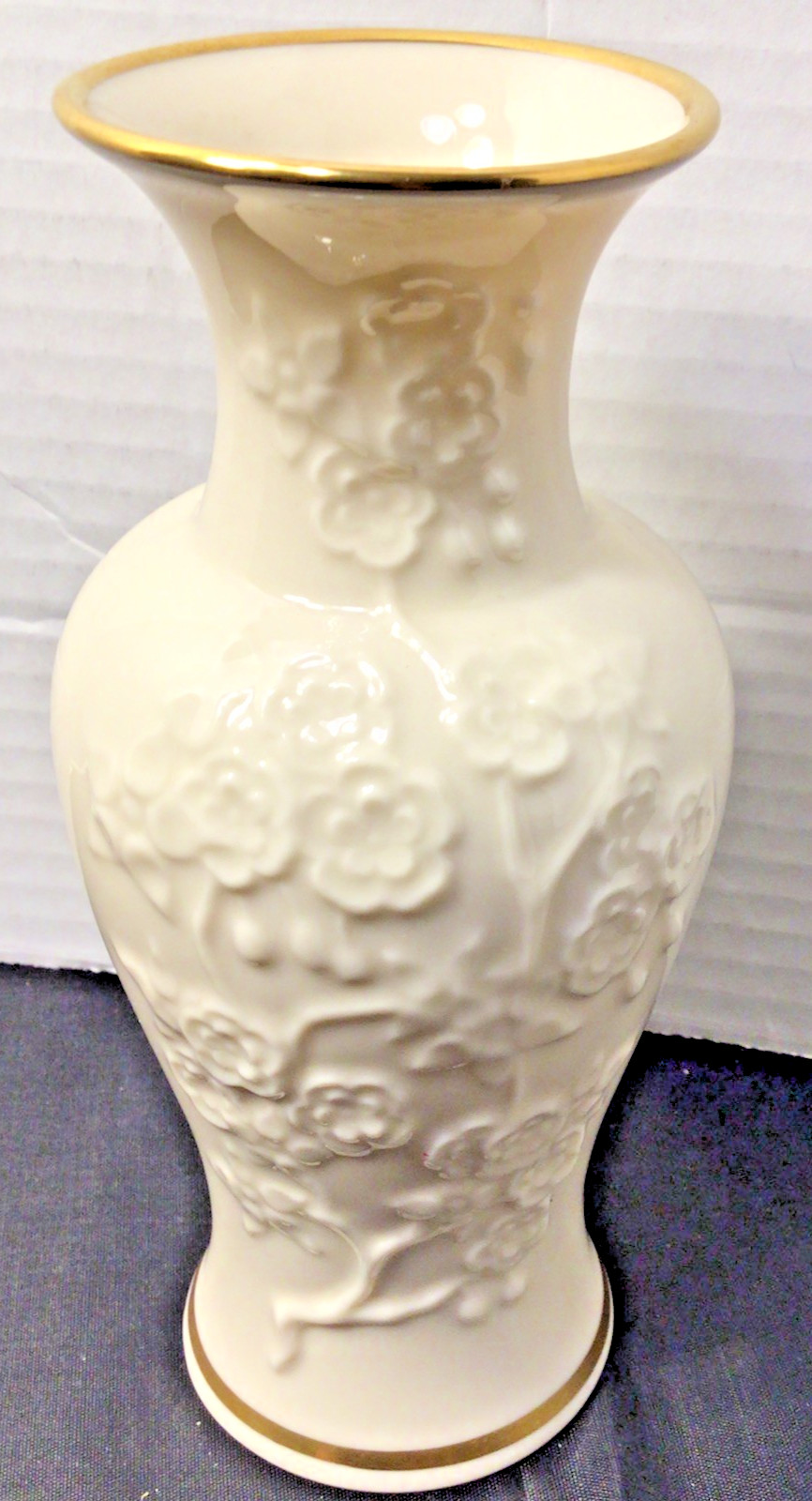 LENOX “MING BLOSSOM VASE”- FINE CHINA – 24 KARAT GOLD TRIM – 1950’S-1980’S