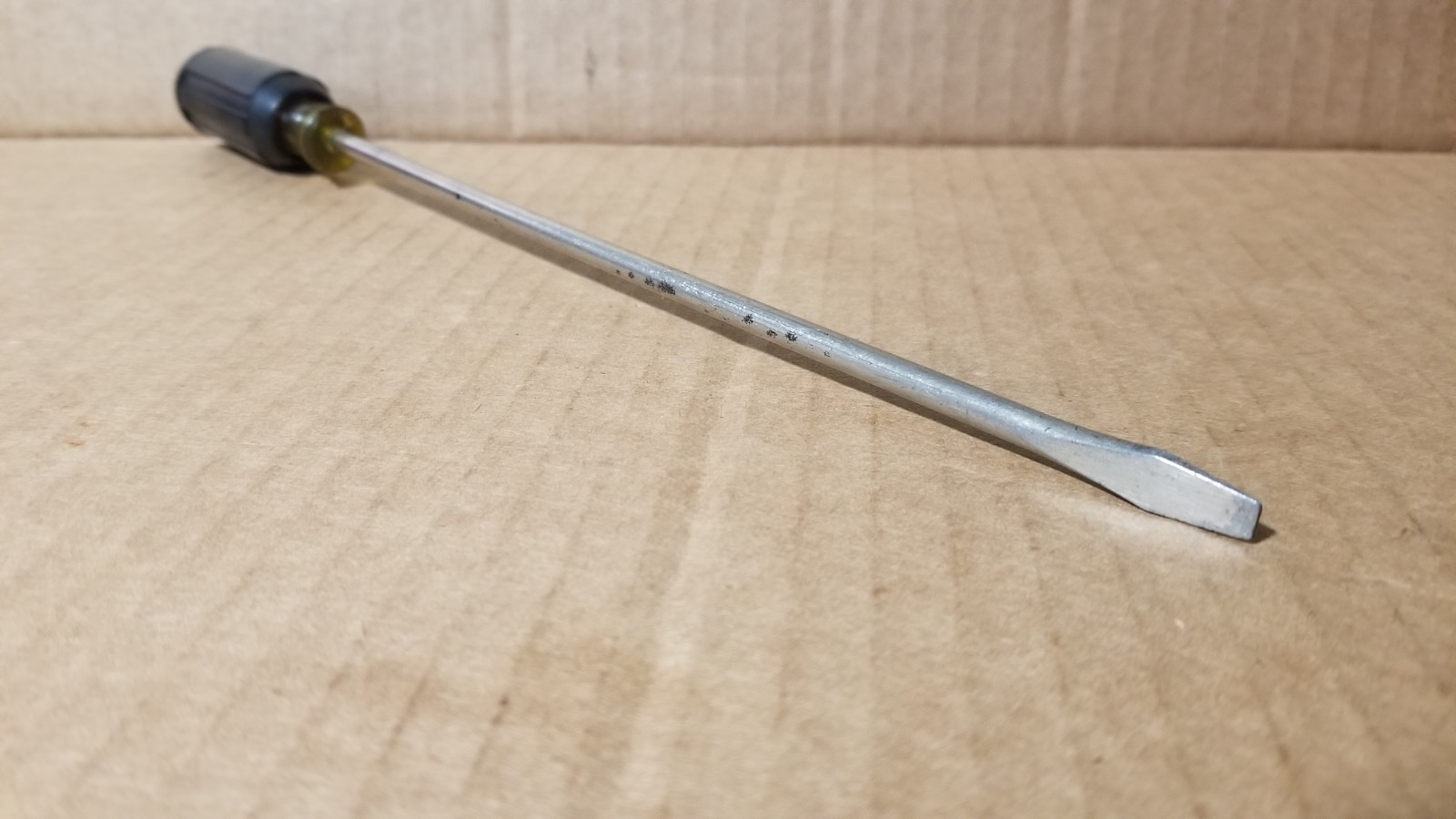Vintage Globemaster Long Rubber Cushion Handle Flat/Slotted Screwdriver VGC