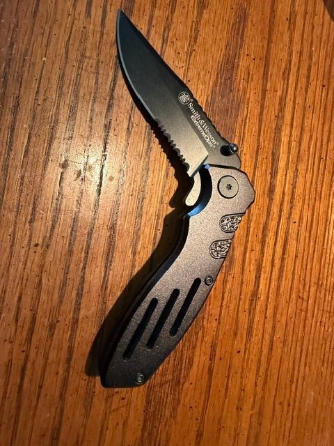 Smith and Wesson SWA24S Folding Knife – Black