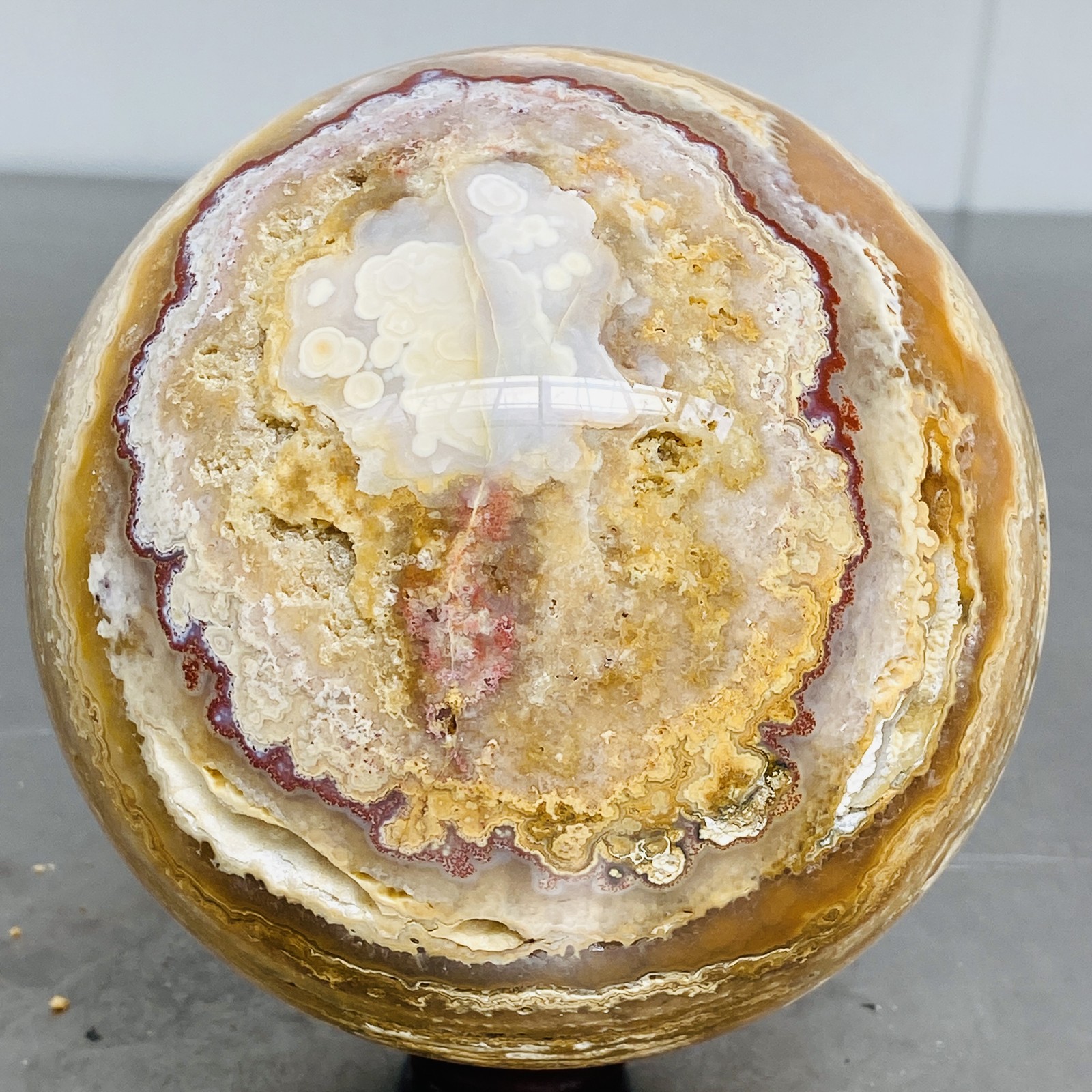 Natural thousand-layer agate crystal ball healing 2720G (5.99LB)