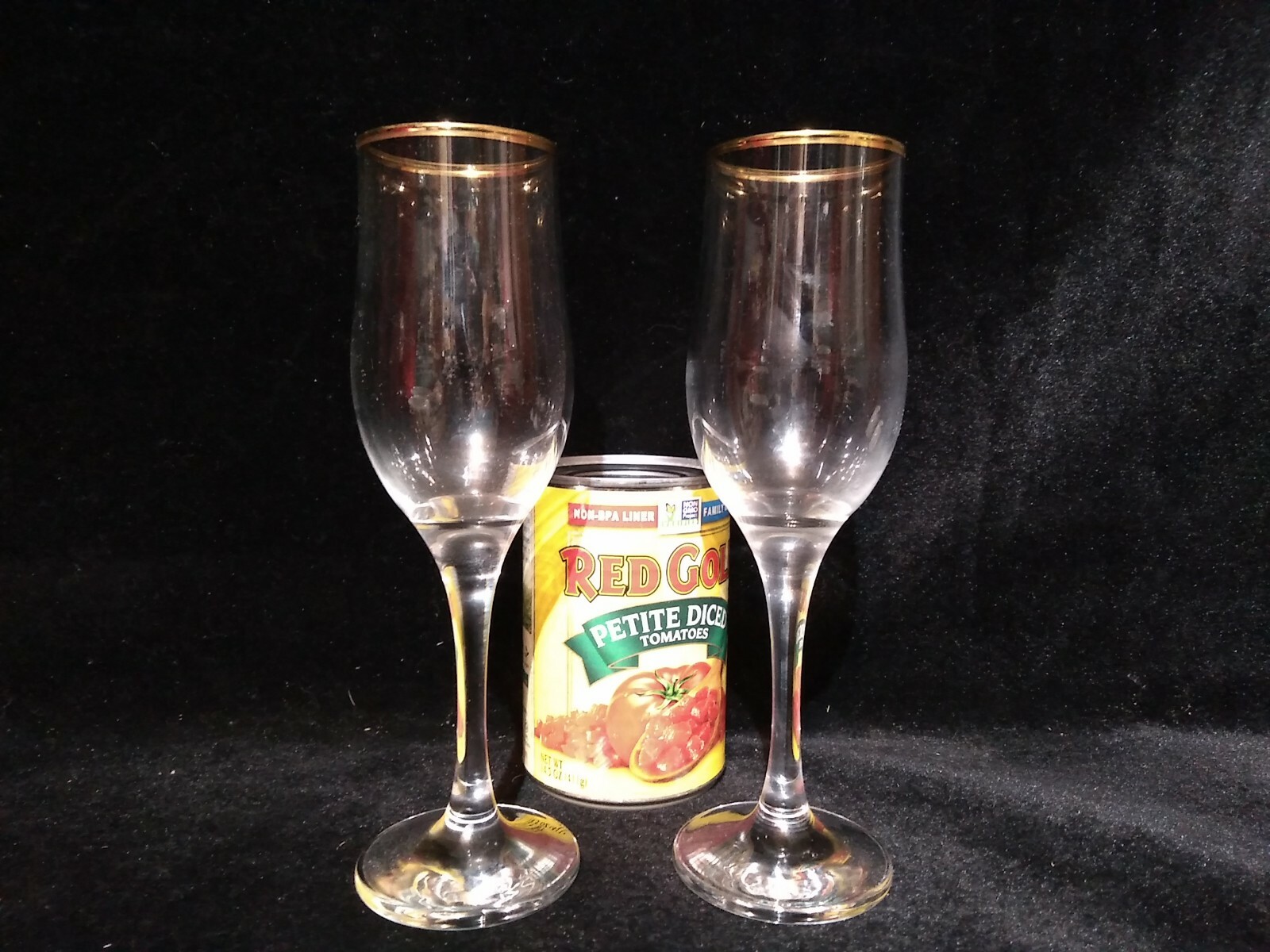 2 Gold trim champagne flutes plain stem blown glass 8oz 8″ tall round bowl