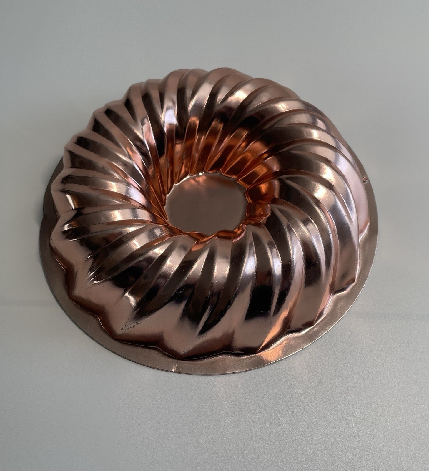 Vintage Copper Jello Mold Round Swirl For Decor or Food Manufactured 1983
