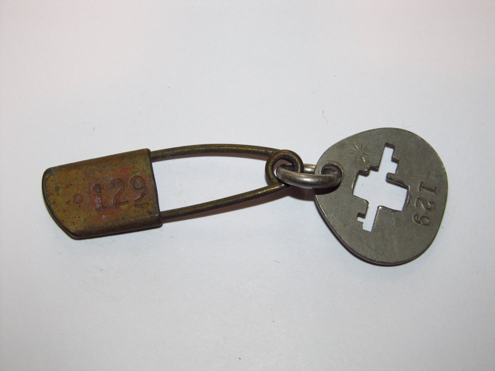 2″ VINTAGE LAUNDRY SAFETY PIN KEY-TAG, MILITARY / BLANKET PIN #129 (2)