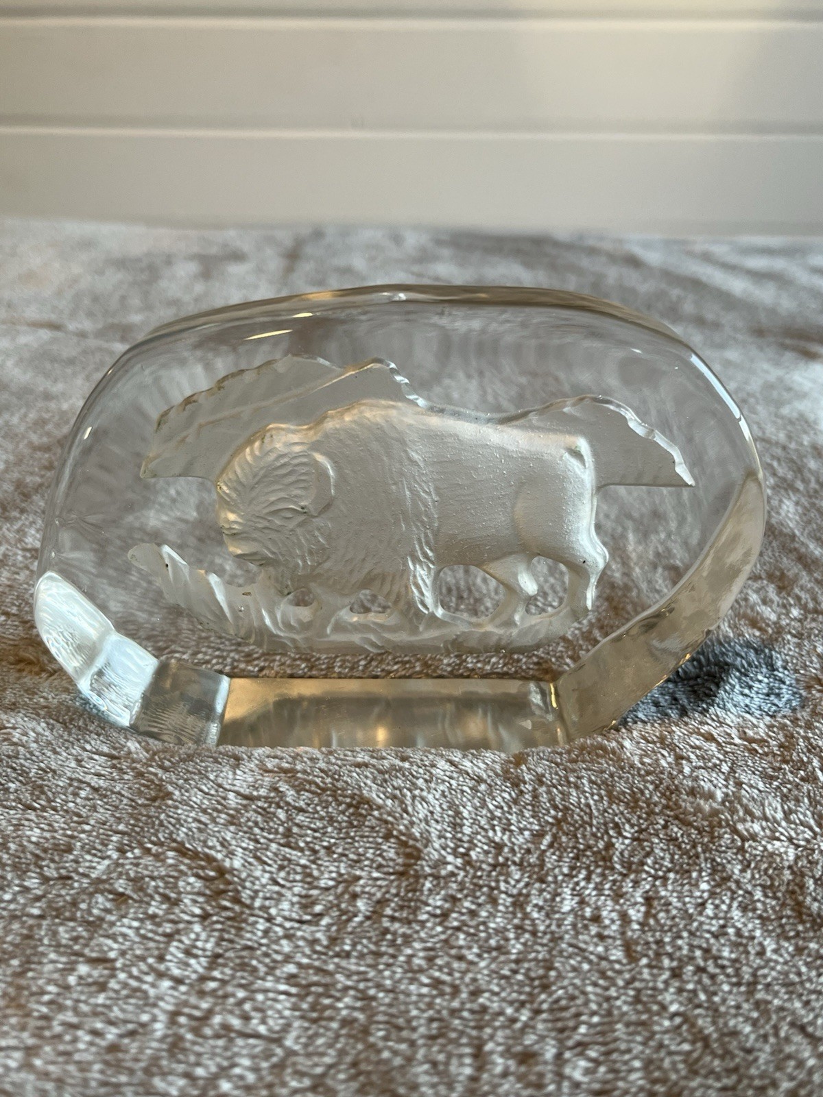 Bison Buffalo Etched Clear & Frosted Glass Paperweight Figurine Heavy