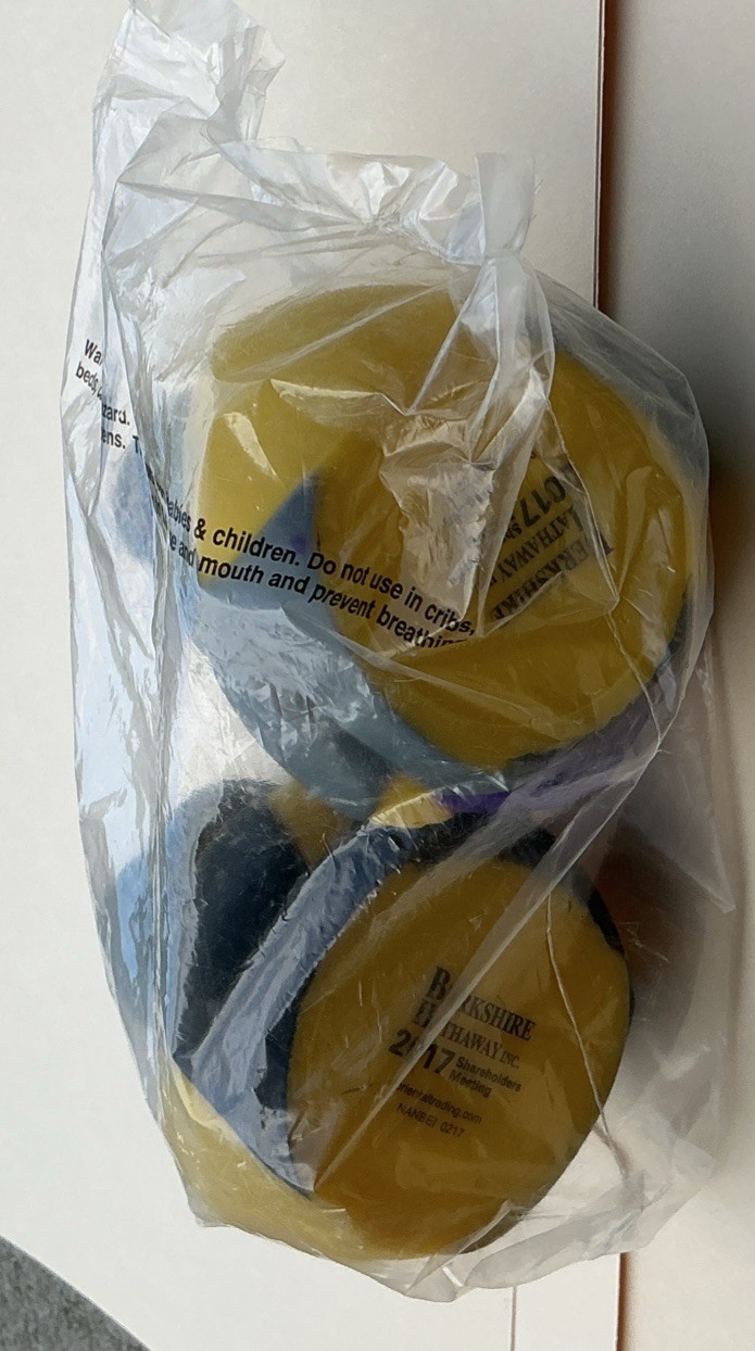 2017 Berkshire Hathaway Warren Buffett & Charlie Munger Rubber Ducks – Sealed