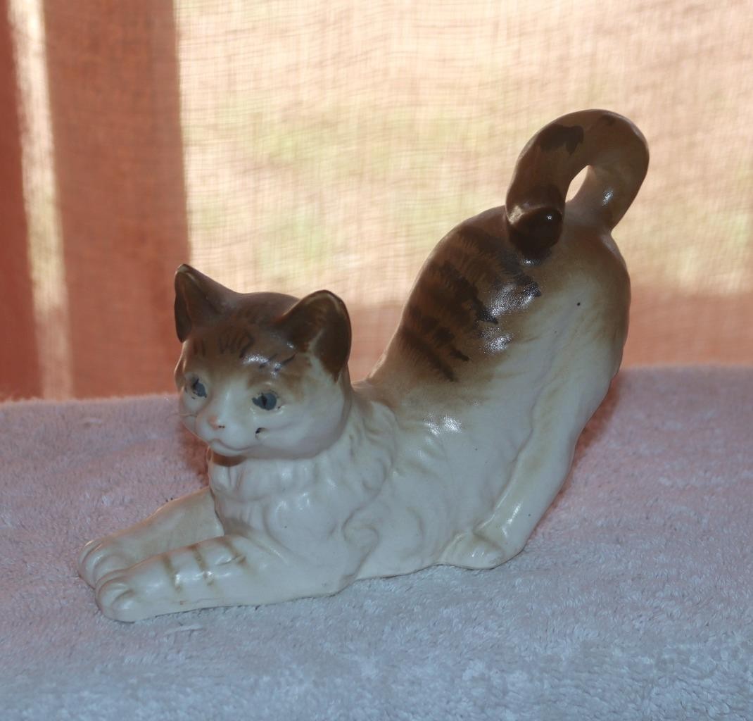 PLAY BOW KITTY Cat Downward Cat Figurine 1963 Inarco Cleveland Ohio
