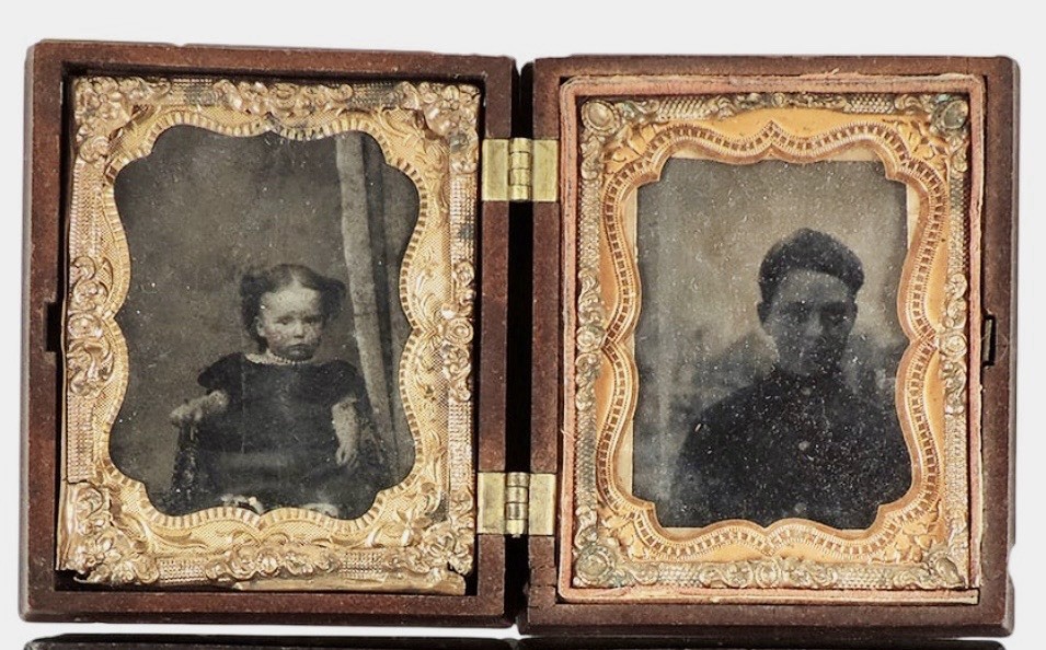 Daguerreotype Genuine Union Case w/ Tintypes, Fine Gilt and Burnished Hinge