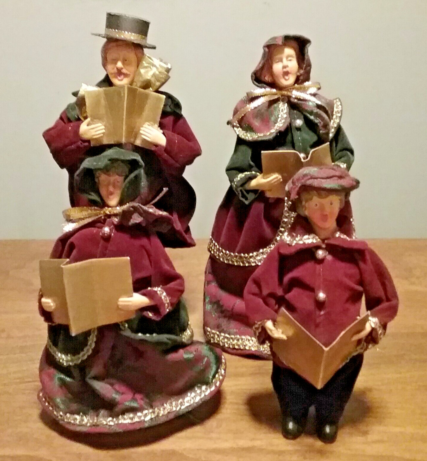 Vtg Christmas Carolers Paper Mache Cloth Set of 4 Figures 10 1/4″ & 7″ Dickens