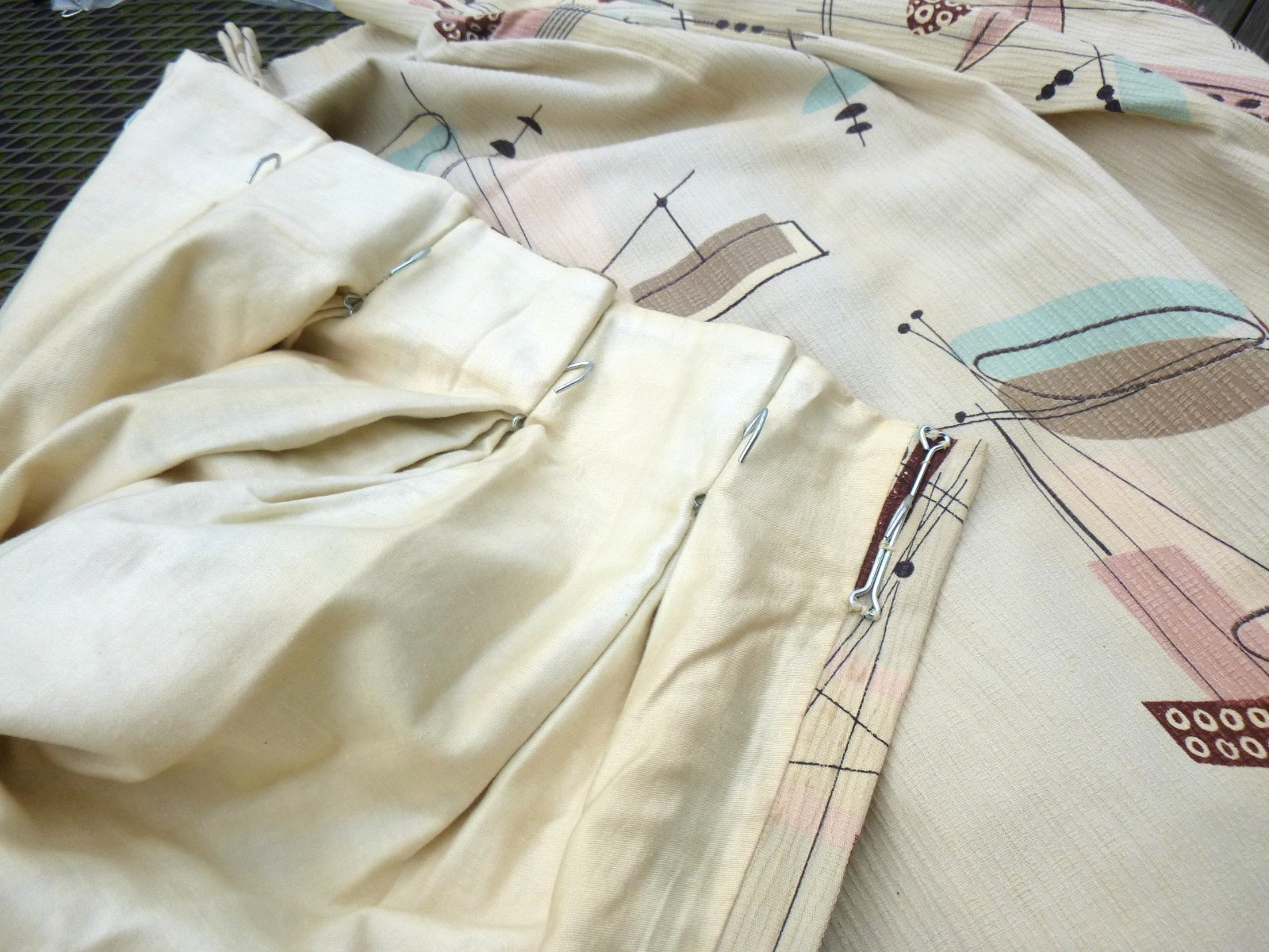 Pr Vtg 50s Atomic Barkcloth Curtain Panels Pink Blue Mobiles 40″ W x 40″ L Each