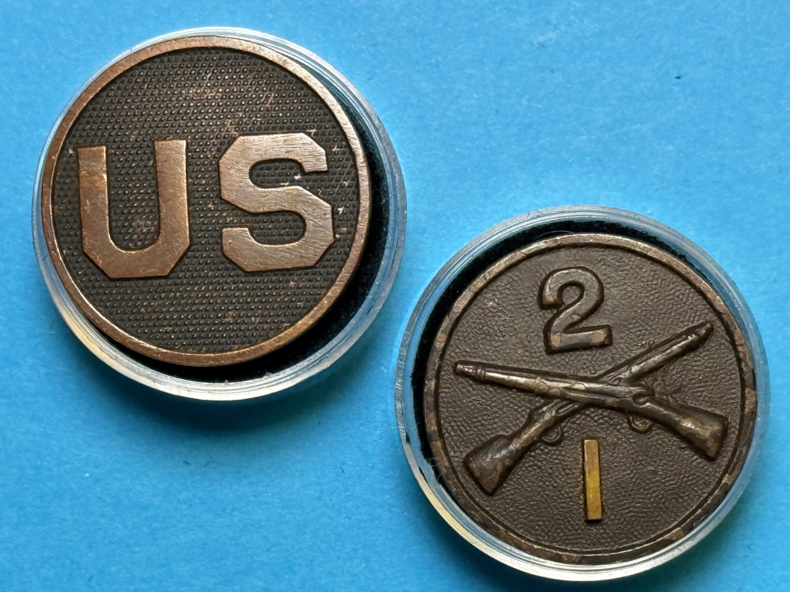 CIRCA 1910-1937, U.S. AND 2nd INFANTRY REGIMENT, I COMPANY, COLLAR DISKS TYPE I